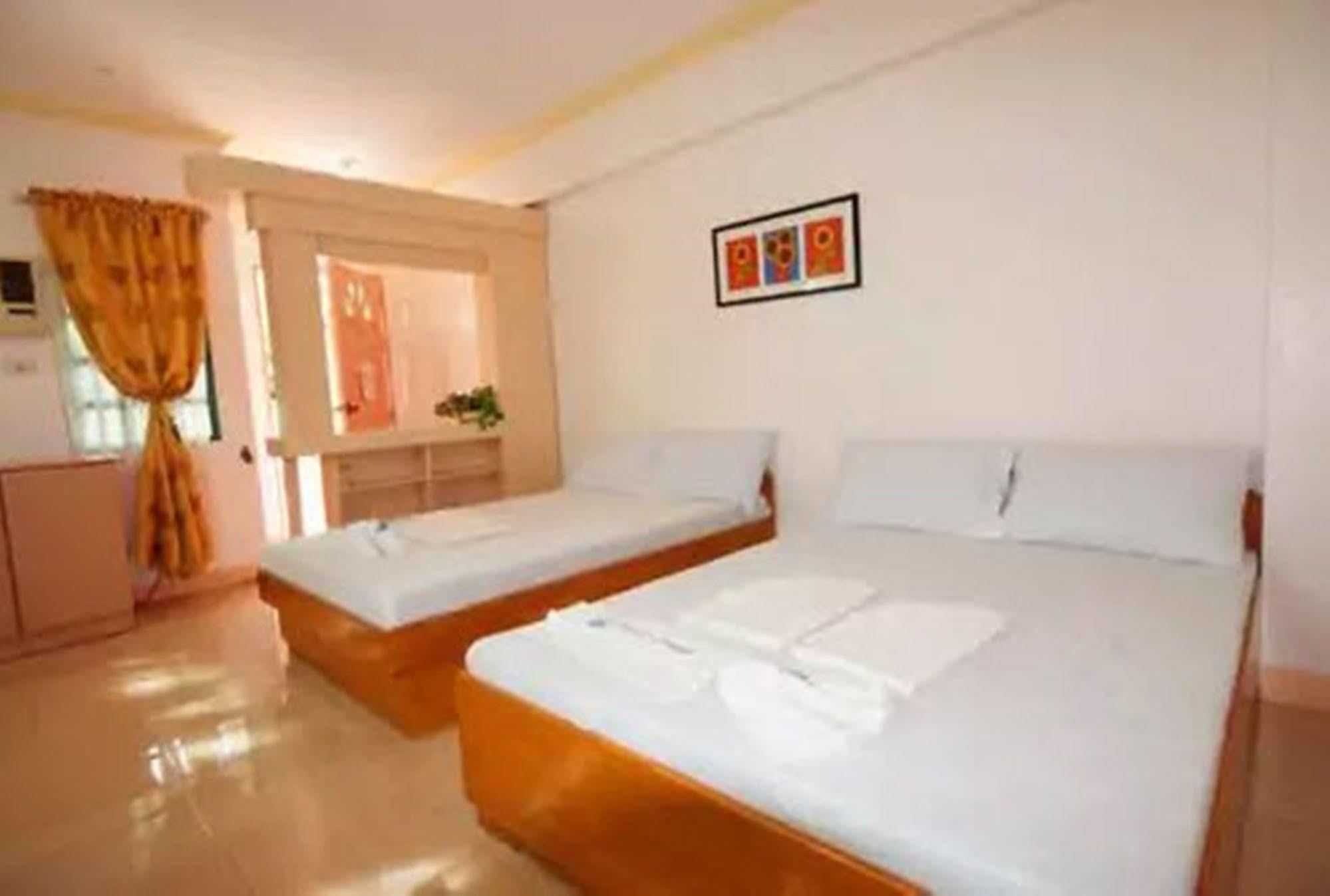Apartelle De Francesca Puerto Galera Esterno foto