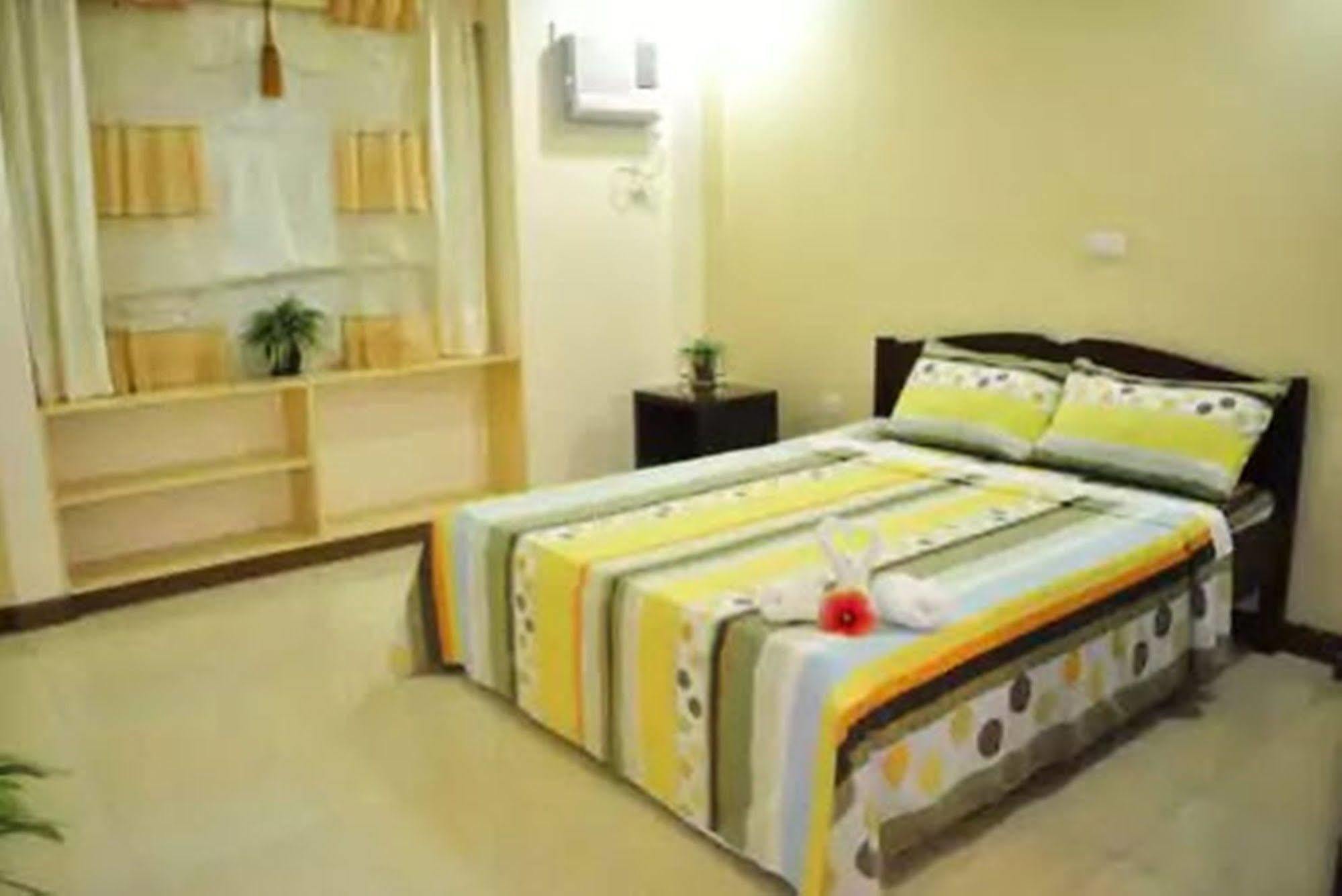 Apartelle De Francesca Puerto Galera Esterno foto