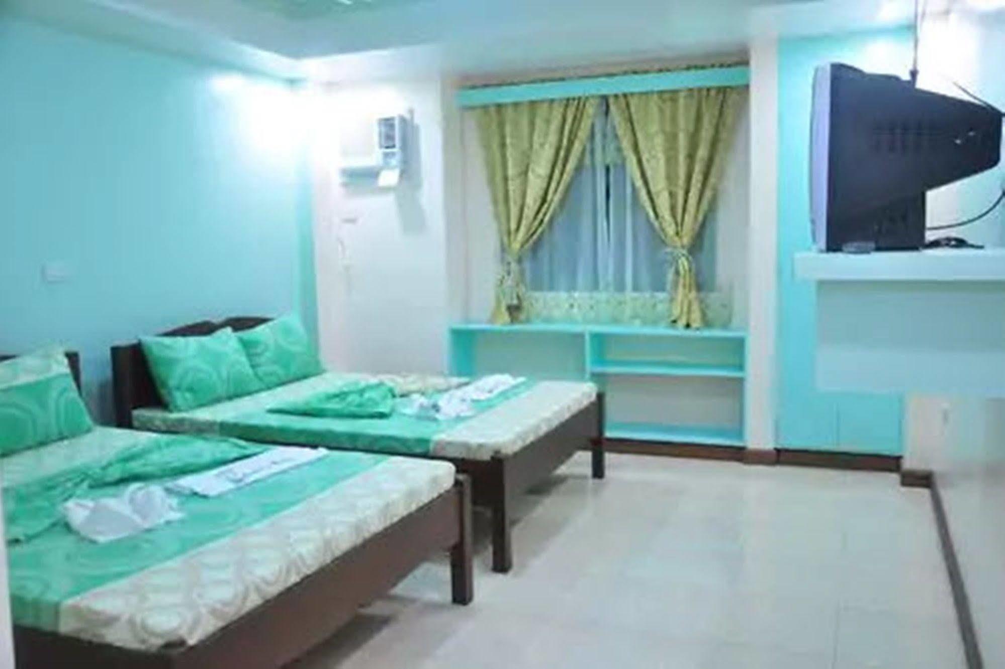 Apartelle De Francesca Puerto Galera Esterno foto