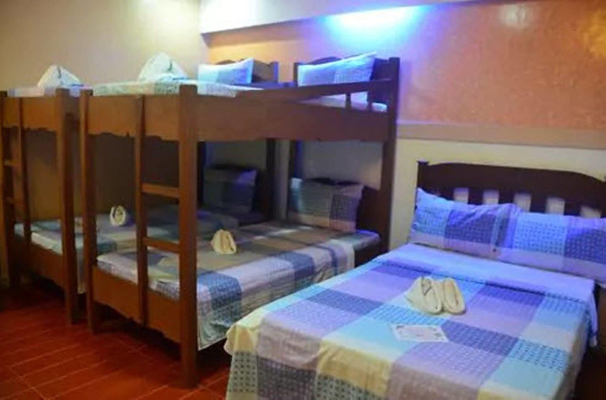 Apartelle De Francesca Puerto Galera Esterno foto