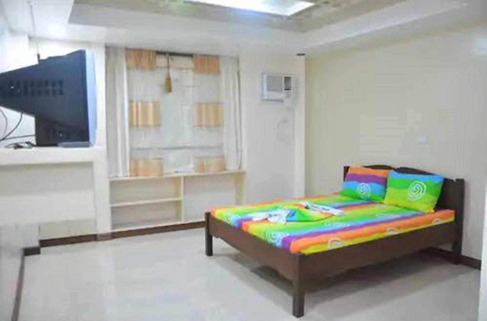 Apartelle De Francesca Puerto Galera Esterno foto