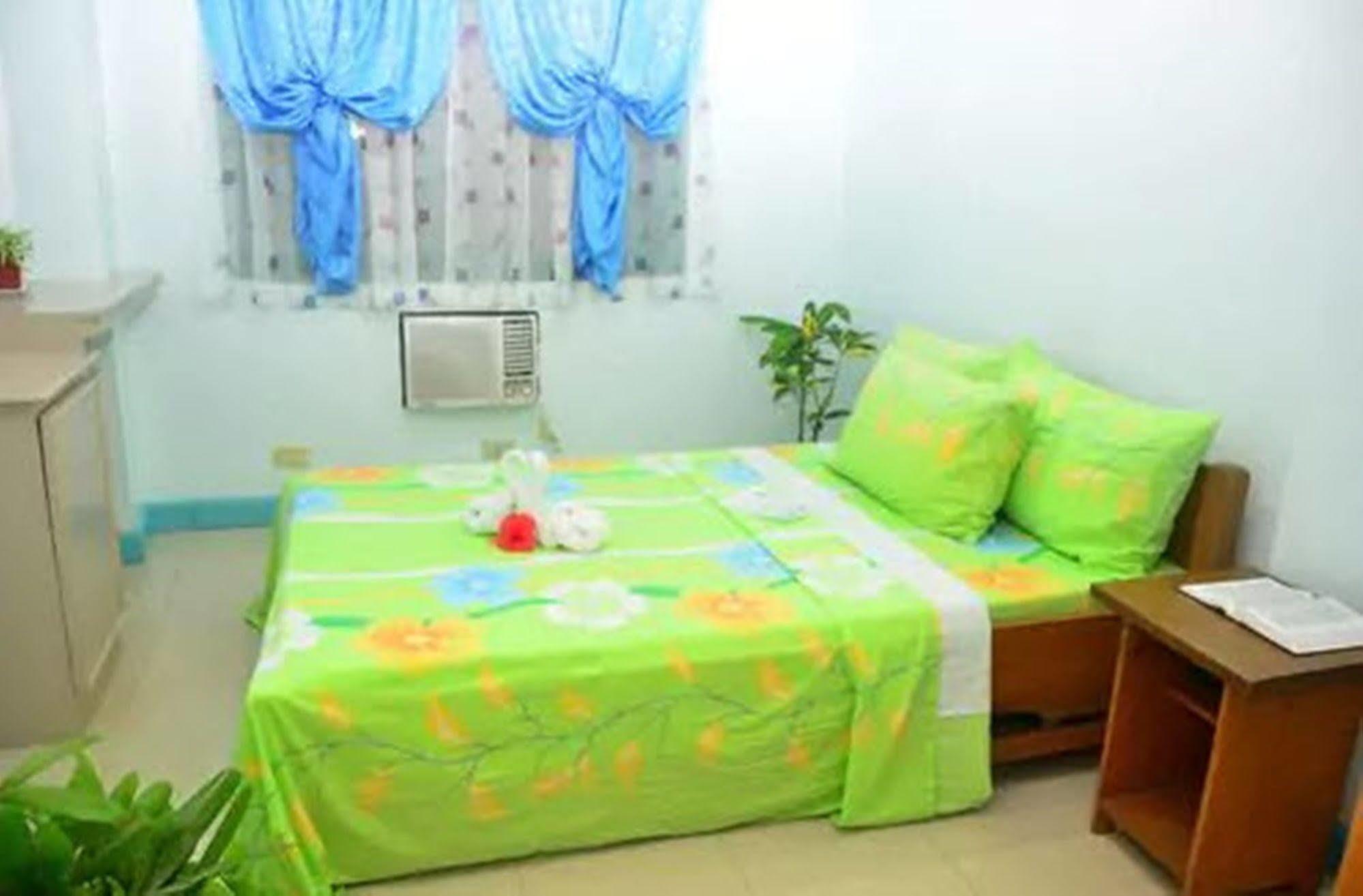 Apartelle De Francesca Puerto Galera Esterno foto