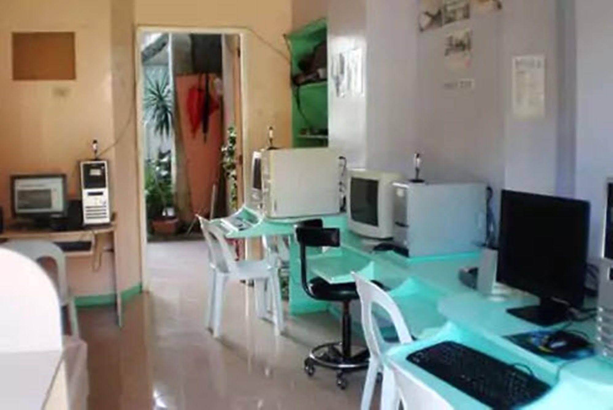 Apartelle De Francesca Puerto Galera Esterno foto