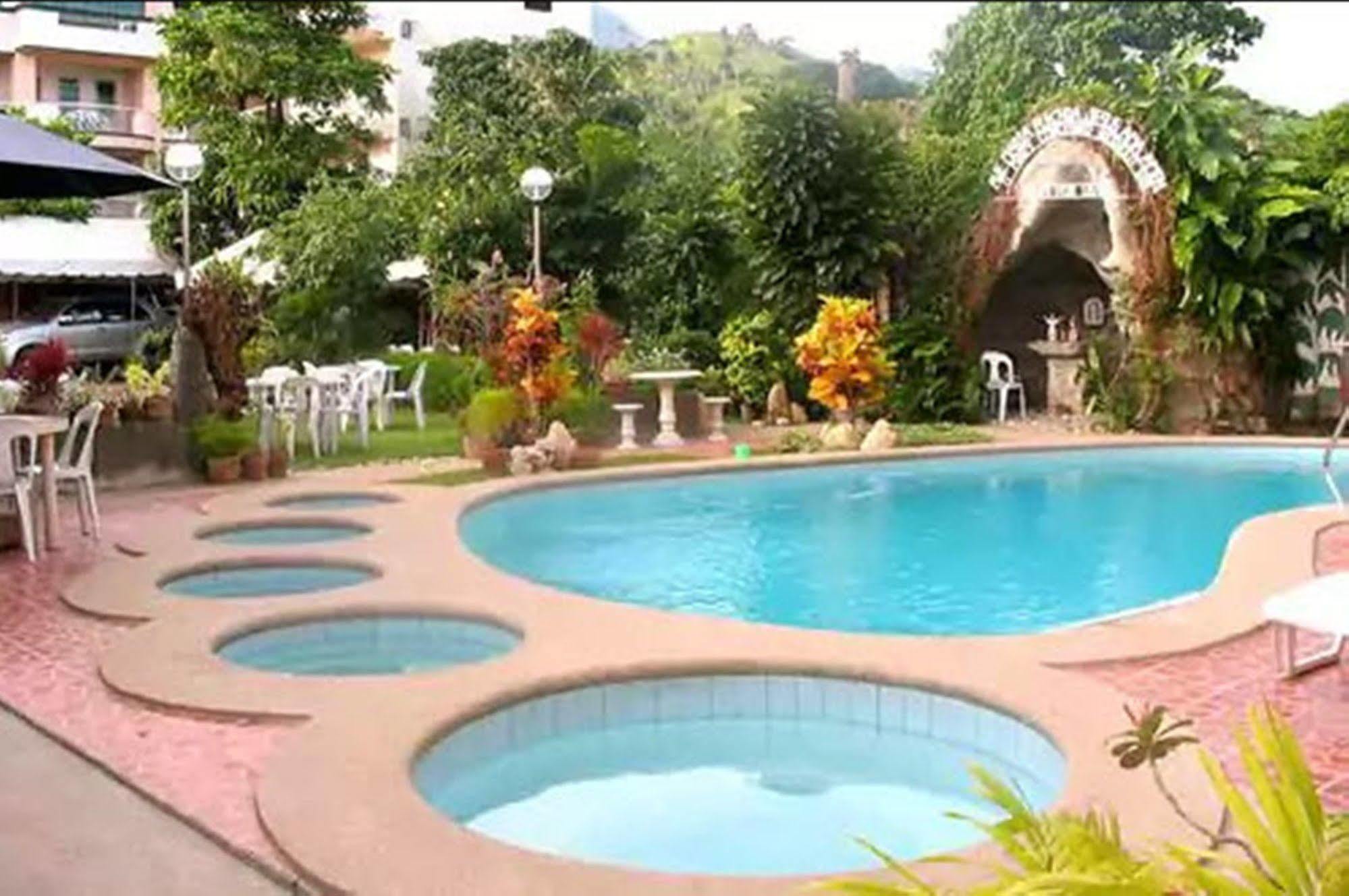 Apartelle De Francesca Puerto Galera Esterno foto