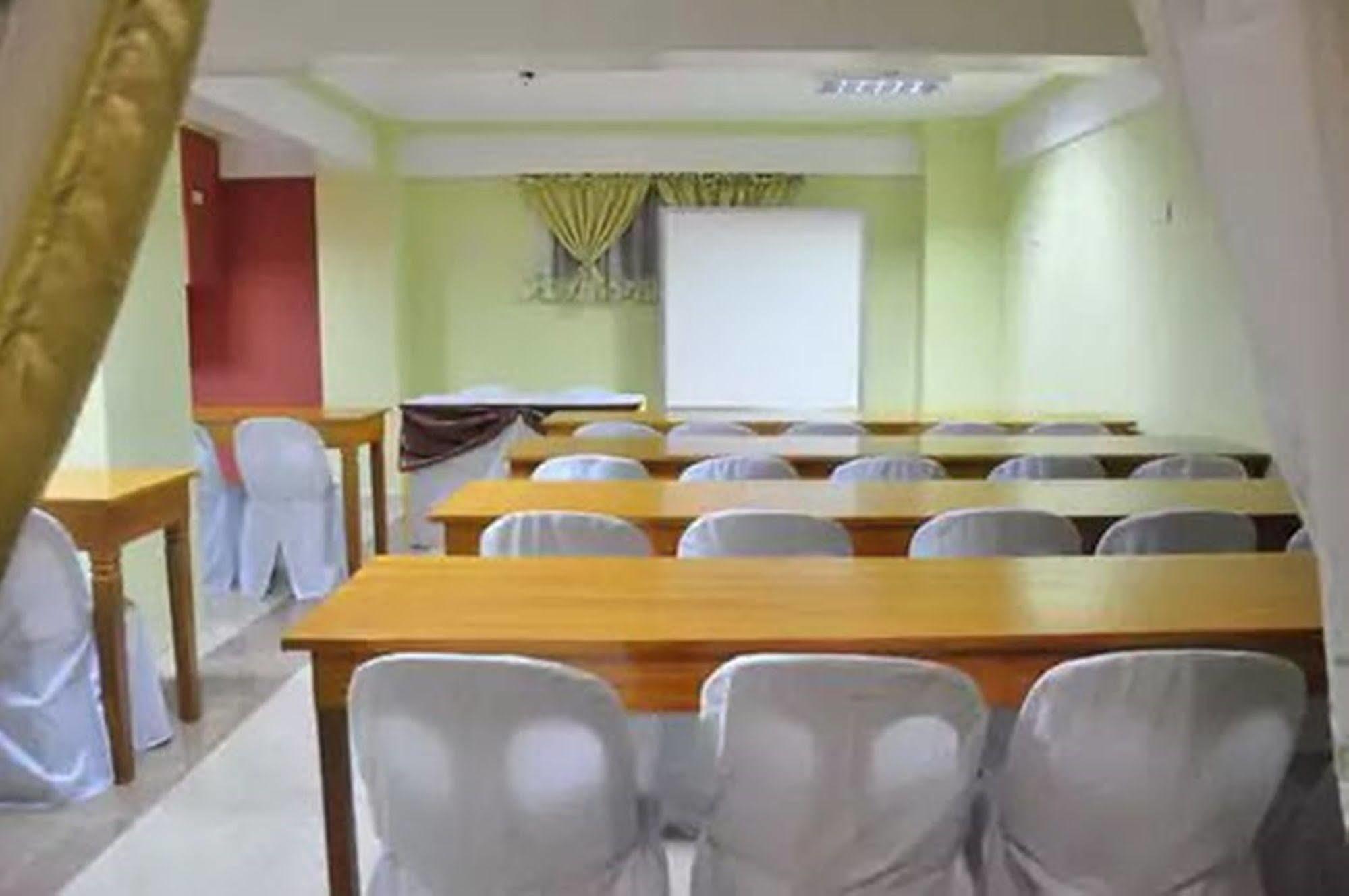 Apartelle De Francesca Puerto Galera Esterno foto