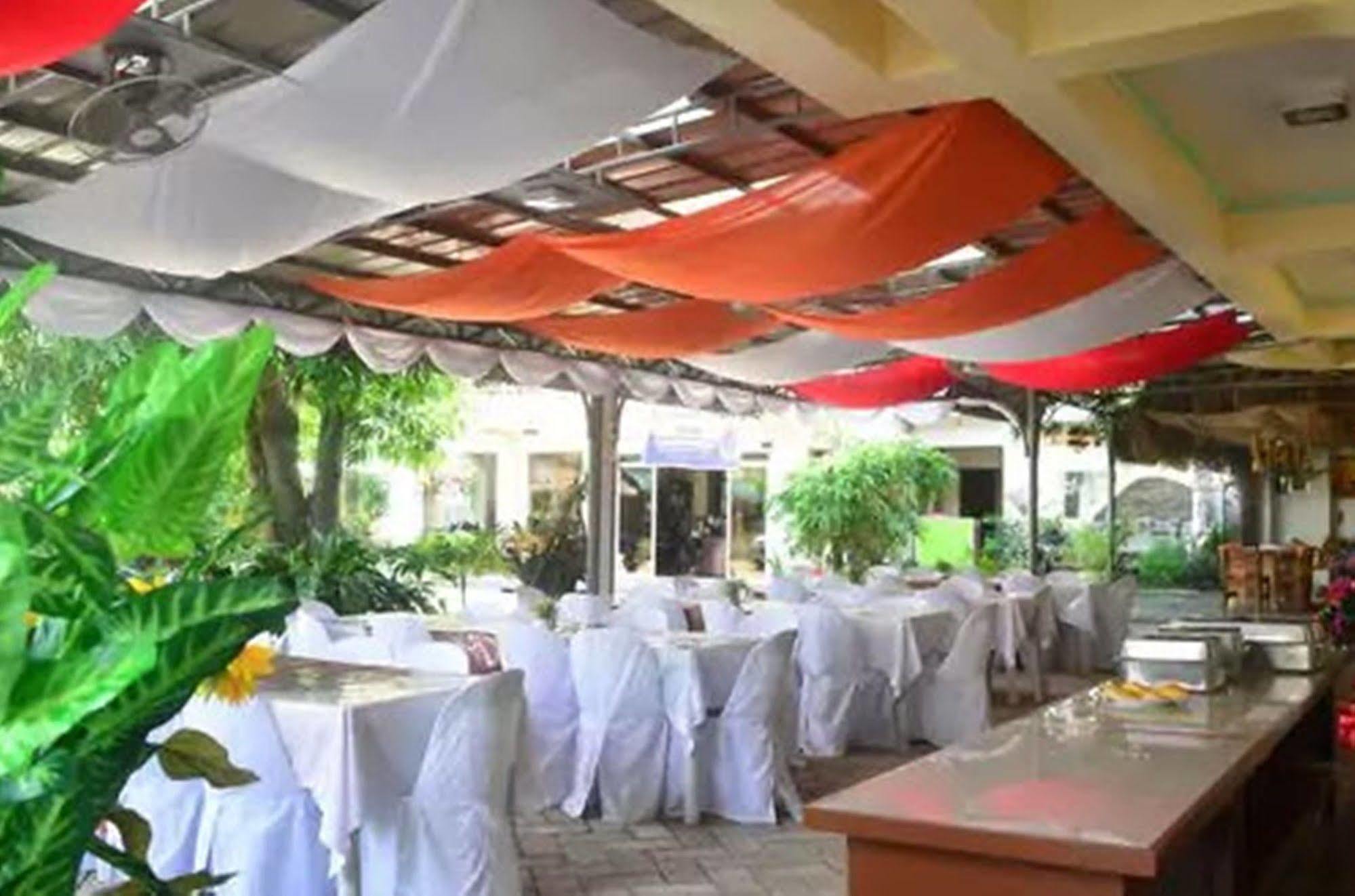 Apartelle De Francesca Puerto Galera Esterno foto